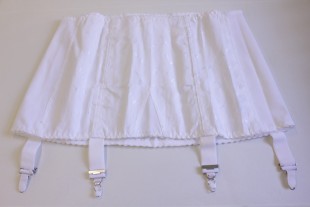 Girdle with suspender clips