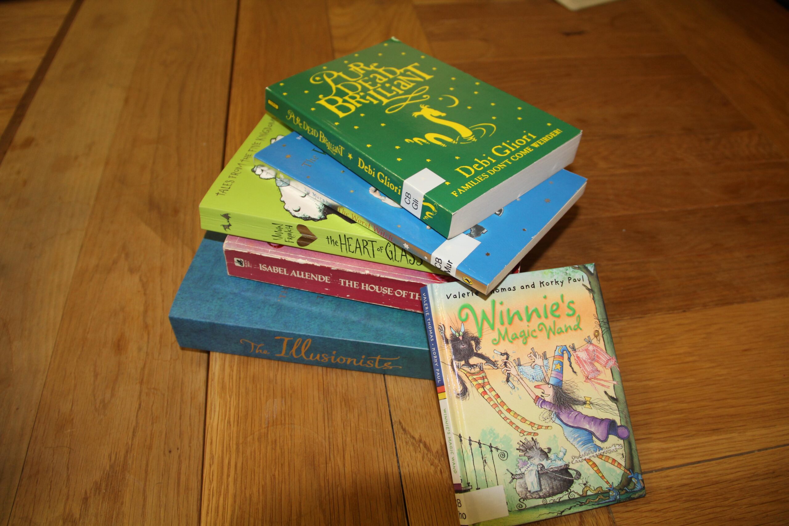 Books for girls and young women on the theme of magic and myths