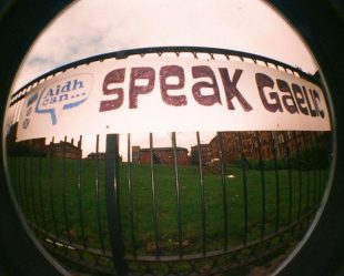 Photo of a banner with the words "Aidh can speak Gaelic". Credit: Nicola Carty