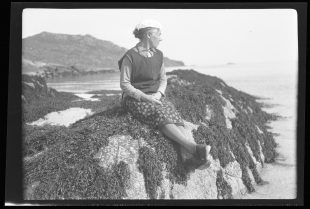 Màiri Anndra (Màiri MacRae) on South Uist, photographed by Margaret Fay Shaw in the 1930s. Credit: ©National Trust for Scotland, Canna House
