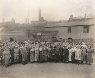 Mills Munitions Workers. Credit: Library of Birmingham 