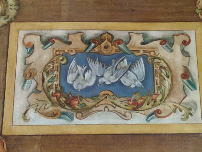 Motif of Three Doves – taken from painted ceiling at Riddle’s Court. Credit: Riddles Court