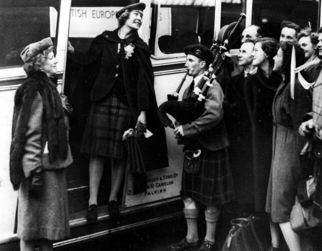 Bagpiper and well wishers say goodbye to Wendy Wood at St Enoch's as she leaves for the USA