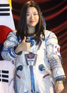 Dr. Sohyeon Yi doing a thumbs-up in her space suit.